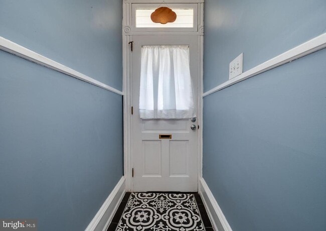 Building Photo - 121 W Arch St