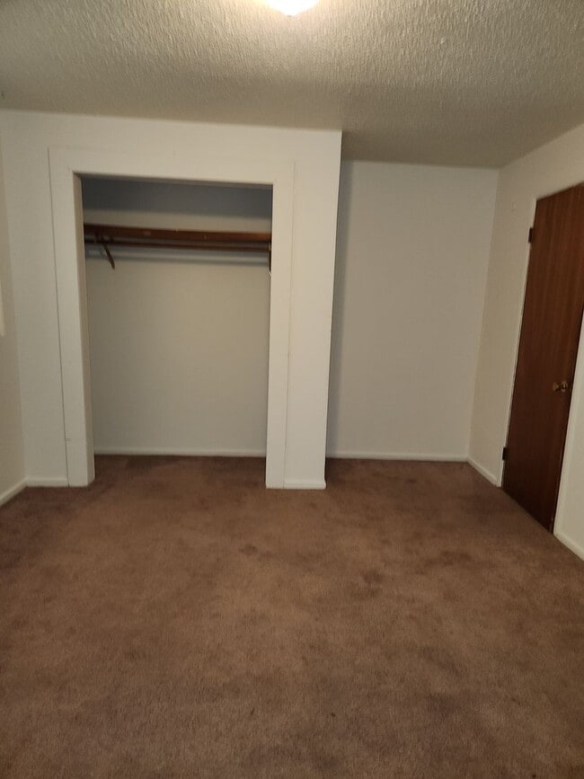 Building Photo - 1-bedroom 1 bath Ground Level Apartment