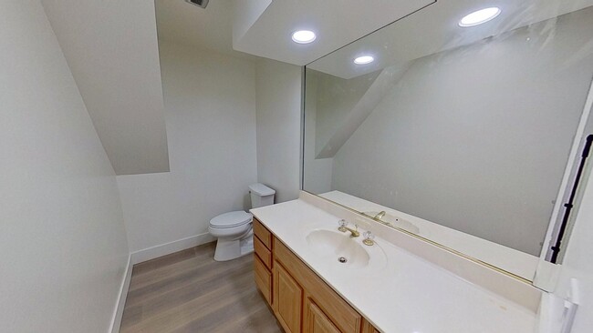 Building Photo - 5913 E Tiber Dr