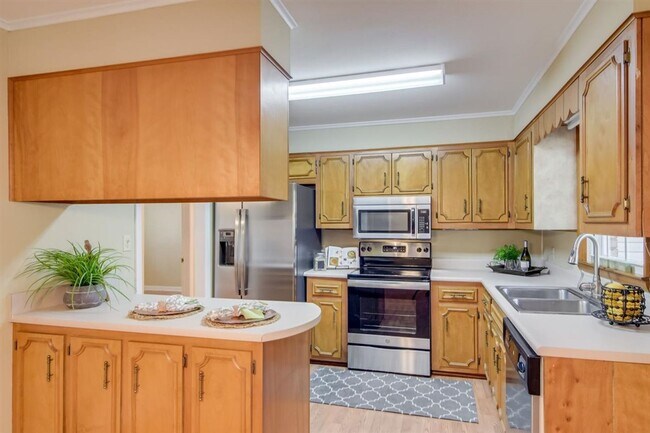 Building Photo - 3649 Lynnwood Dr