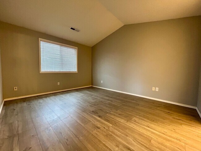 Building Photo - Welcome to this charming 3-bedroom, 2.5-bathroom house located in Vancouver, WA!