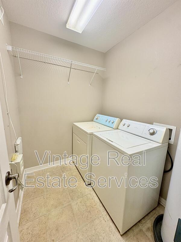 Building Photo - 10812 Kensington Park Ave