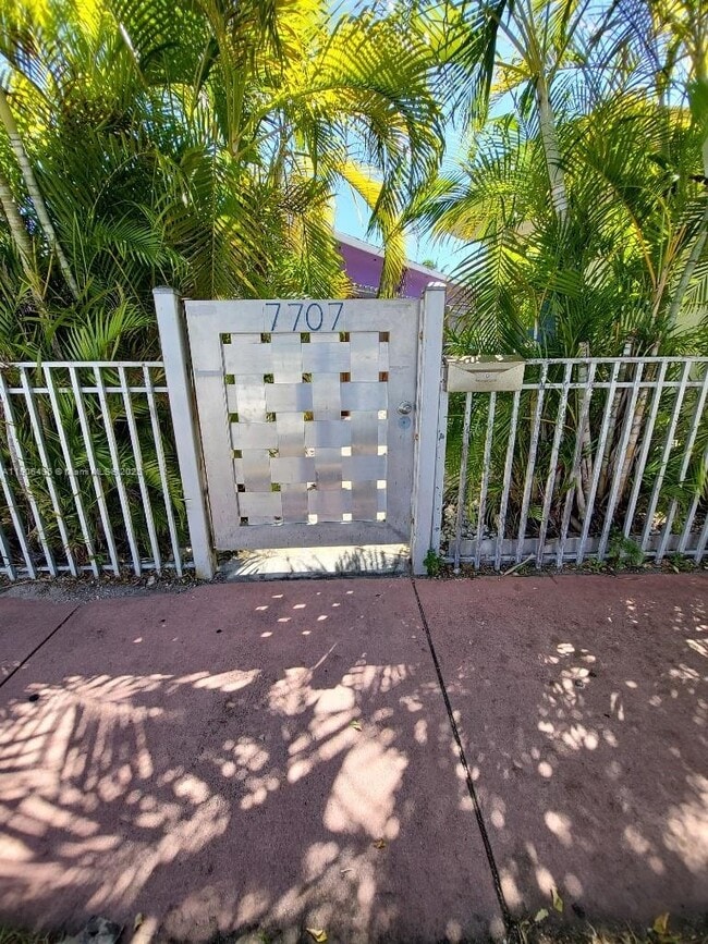 Building Photo - 7707 Hawthorne Ave