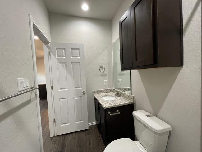 Building Photo - TOWNHOME FOR RENT