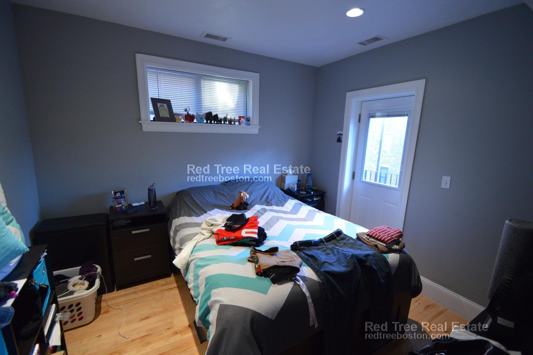 Building Photo - 1199 Beacon St