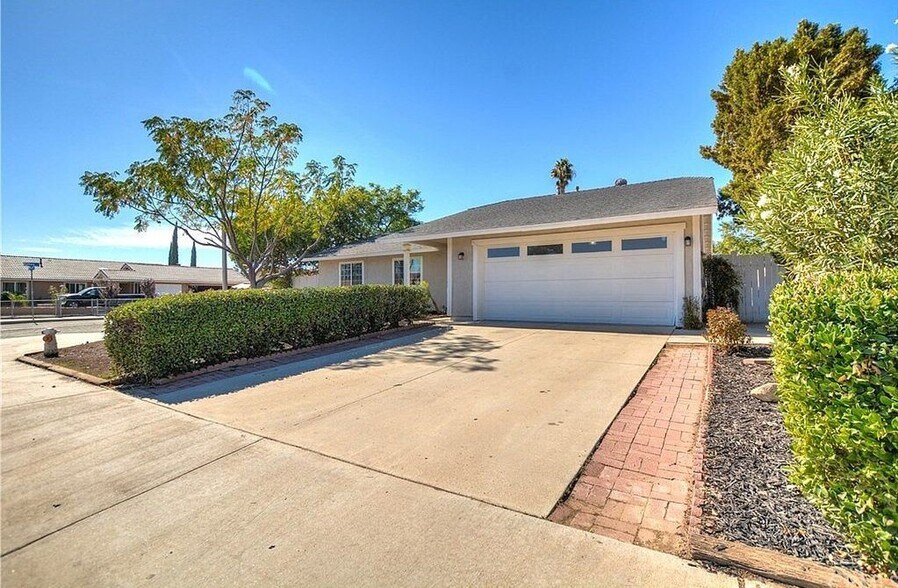 Building Photo - 13739 Sylmar Dr