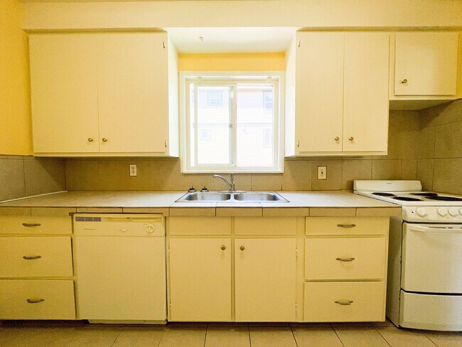 Building Photo - KIL-2121-2125