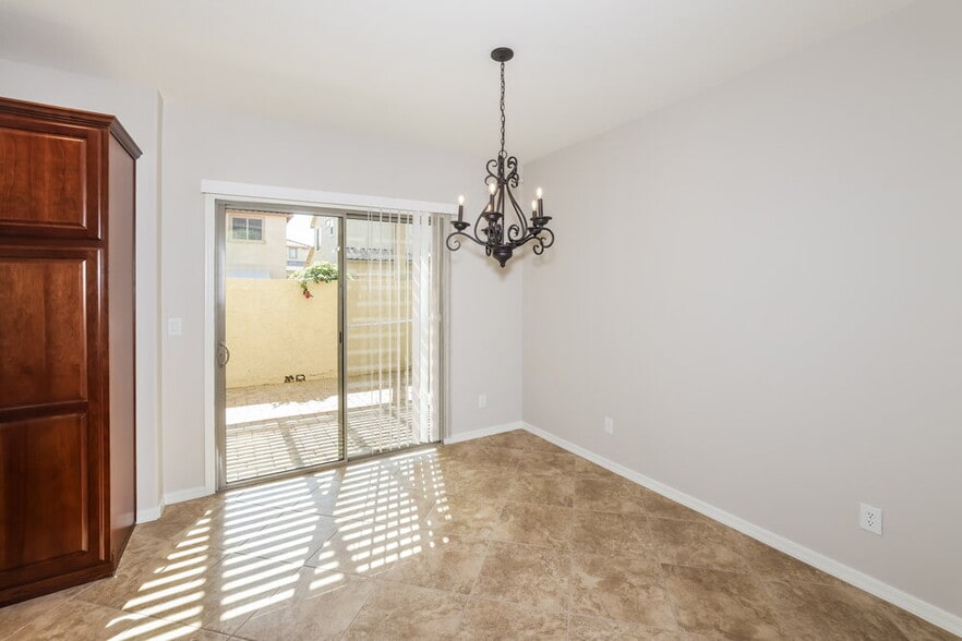 Building Photo - 41362 N Miles Ct