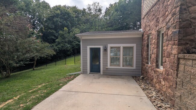 Building Photo - 786 Ideal Dr SE