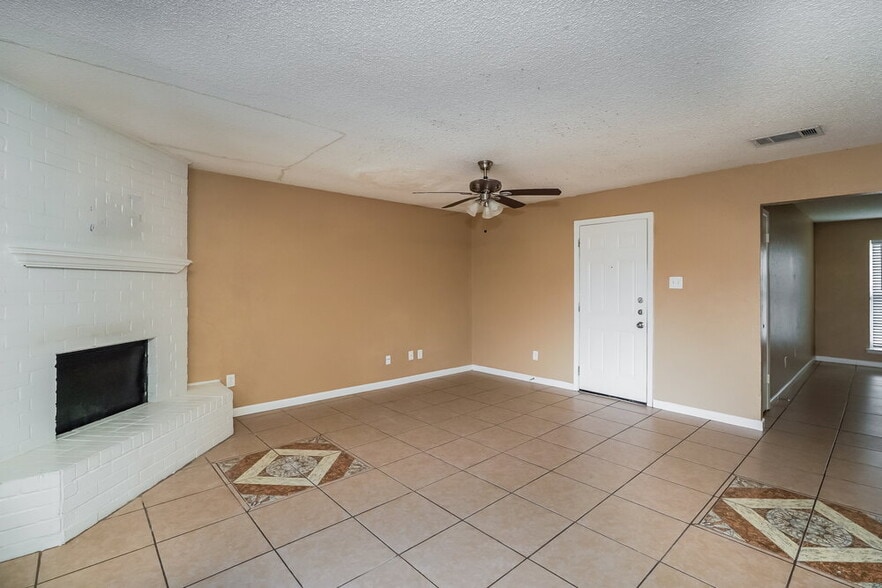 Building Photo - 3713 Arnold Dr