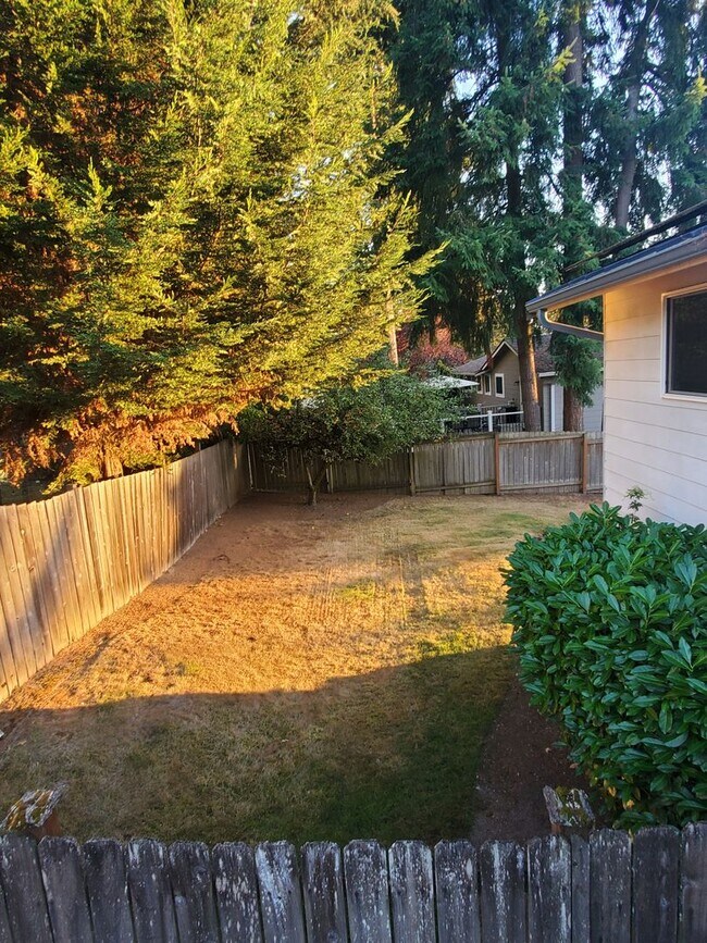 Building Photo - **Apply by 11/15 for 2 Weeks Free Rent** K...