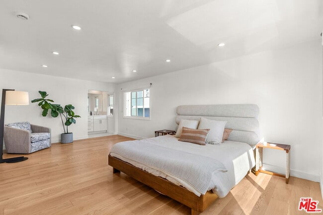 Building Photo - 29 Lighthouse St