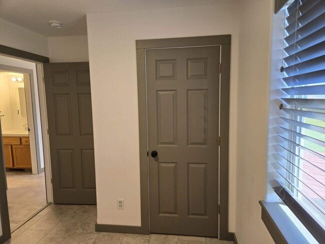 Building Photo - 3302 Laredo Dr