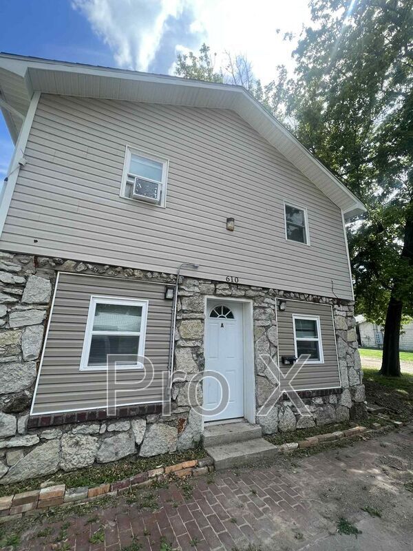 Primary Photo - 610 W 9th St