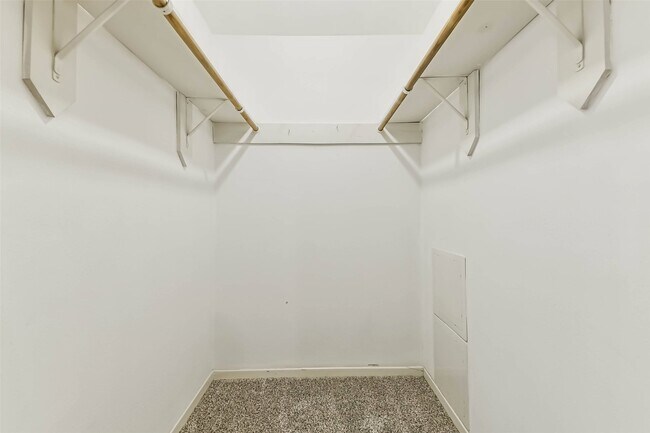 Building Photo - 26 W Broken Oak Ct