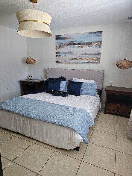 Building Photo - 7702 NE 3rd Ct