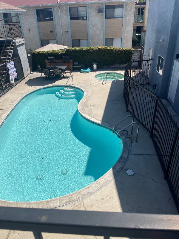 Building Photo - 14323 Cerise Ave