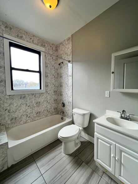 122 Randolph Ave 3R - 120 Randolph Ave