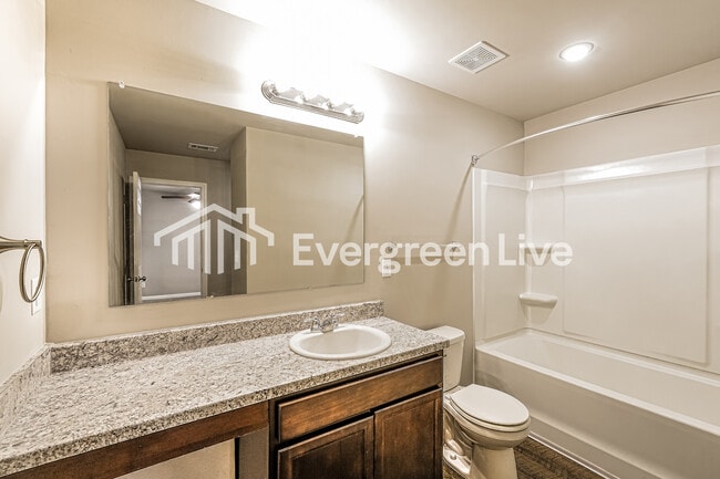 Building Photo - 16366 Creek Dr