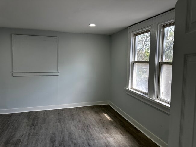 Building Photo - 7621 S Eberhart Ave