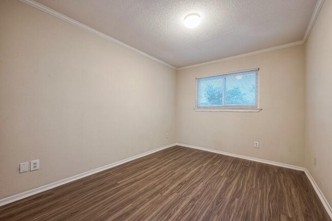 Building Photo - 8450 Ariel St