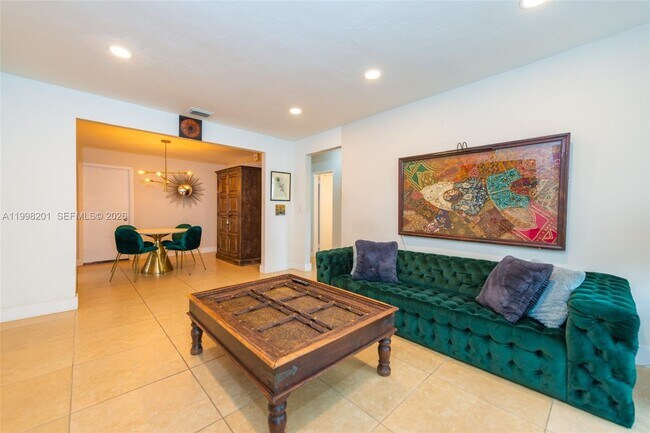 Building Photo - 2925 NW 11th Ave