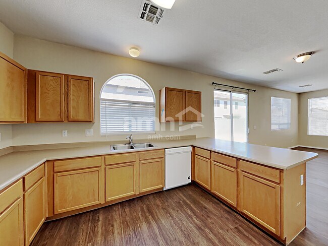 Building Photo - 1026 E Chambers St