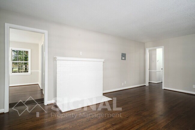 Building Photo - 736 Martinwood Rd