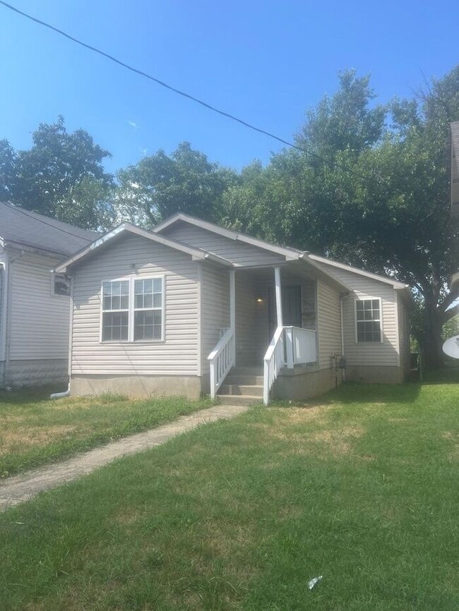 Building Photo - 3415 River Park Dr