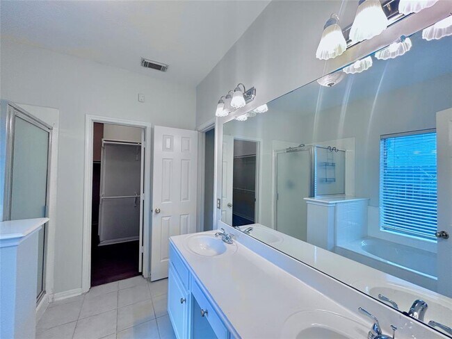 Building Photo - 2519 Silver Meadow Dr
