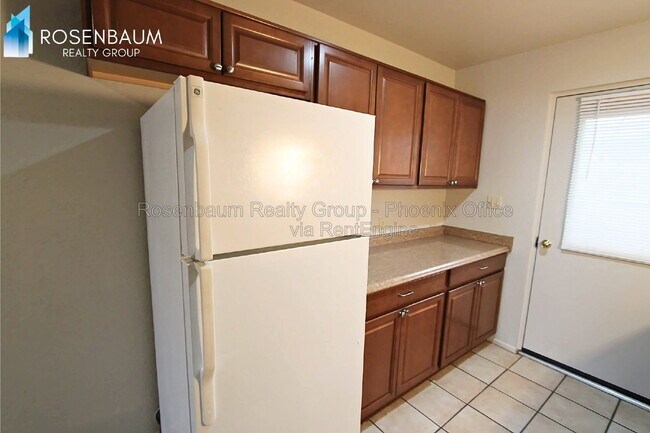 Building Photo - 1008 N Pueblo Dr