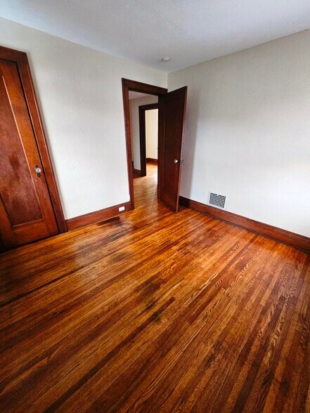 Building Photo - 536 Winspear Ave