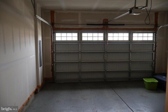 Building Photo - 659 Thomas Penn Dr