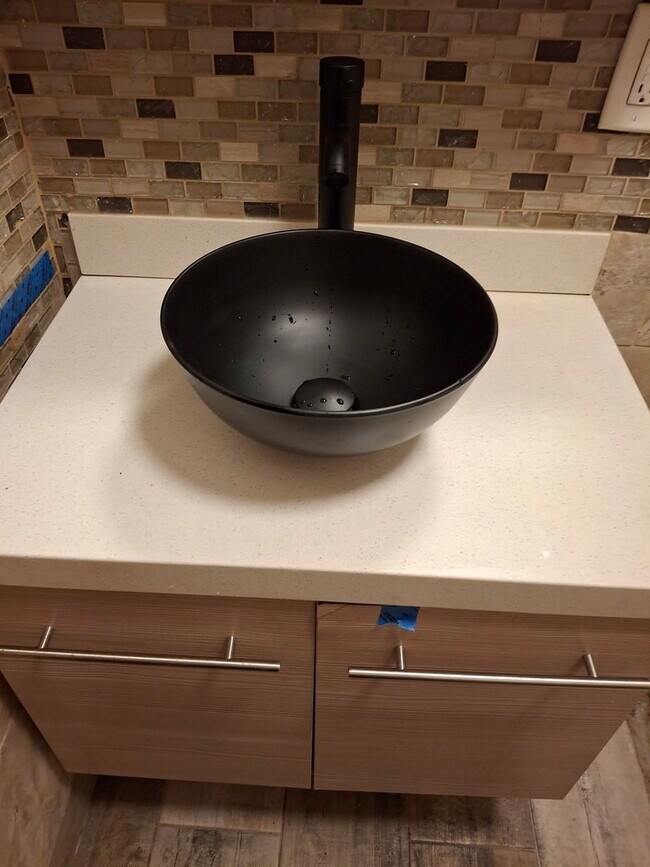 Building Photo - 5300 S Shore Dr