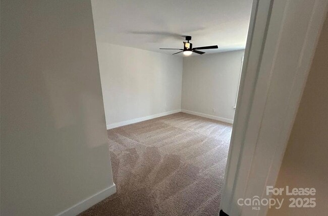 Building Photo - 302 Lester Davis Rd