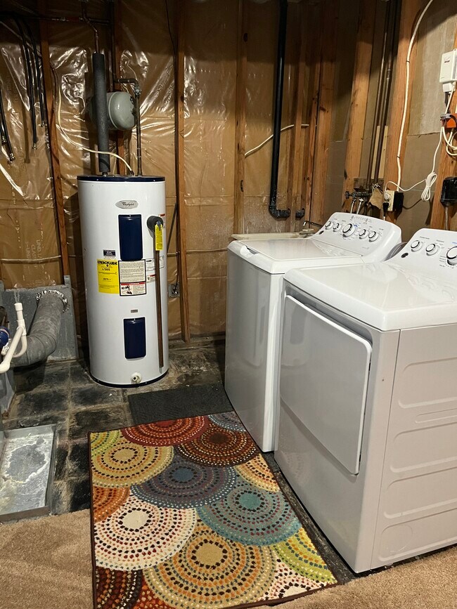 Building Photo - 2 Wimbledon Ln