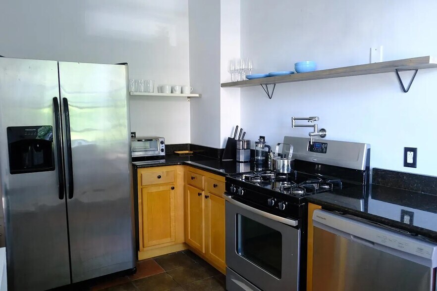 Kitchen - 115 E Girard Ave