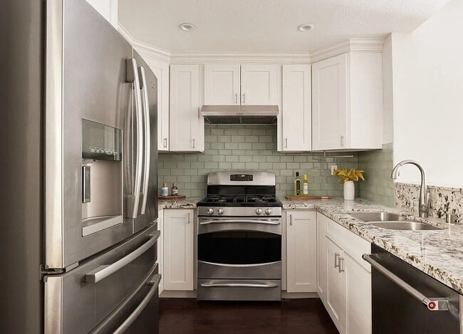 Building Photo - 221 S Oak Knoll Ave