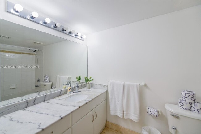 Building Photo - 1200 Brickell Bay Dr