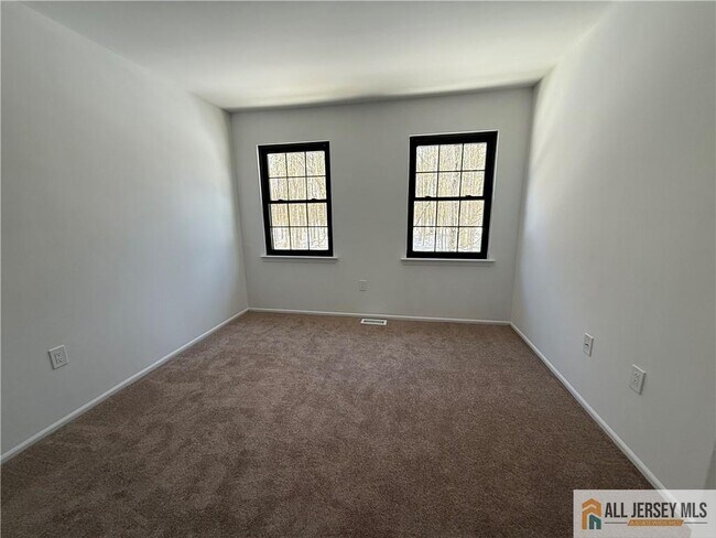 Building Photo - 123 Aspen Dr