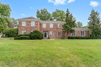 Building Photo - 12 Kingston Dr