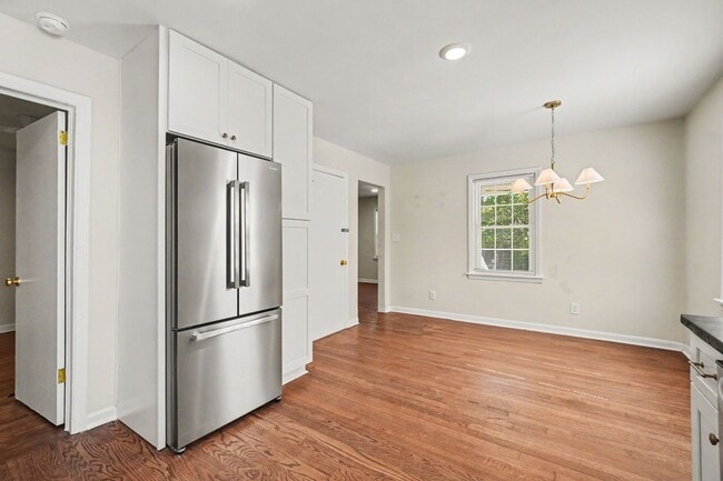 Building Photo - 490 Lynnhaven Dr SW