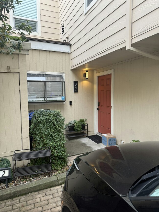 Building Photo - 1255 Detroit Ave