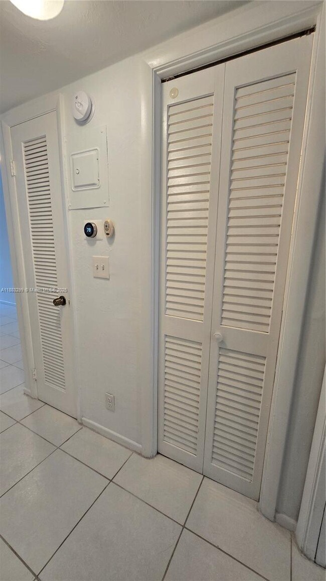 Building Photo - 467 Golden Isles Dr