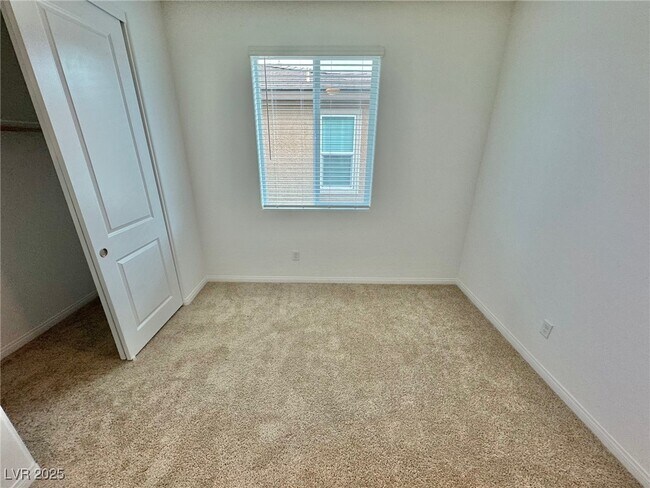 Building Photo - 9897 Angel Valley Dr