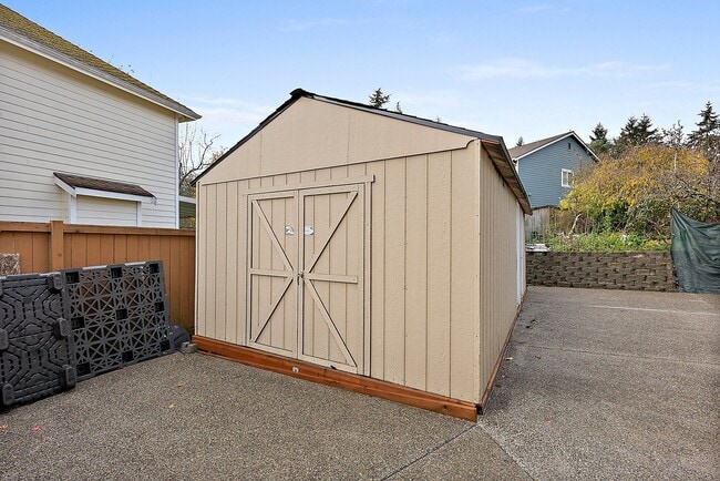 Building Photo - Immaculate 4-Bed Federal Way Home | Smart Tech, Tesla Charger, & Near JBLM!