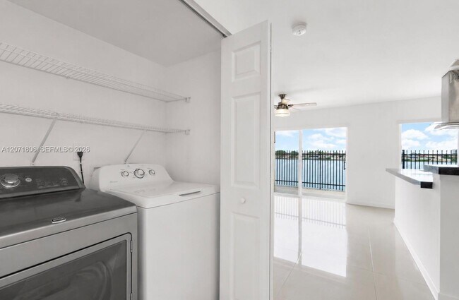 Building Photo - 2561 W 60th Pl