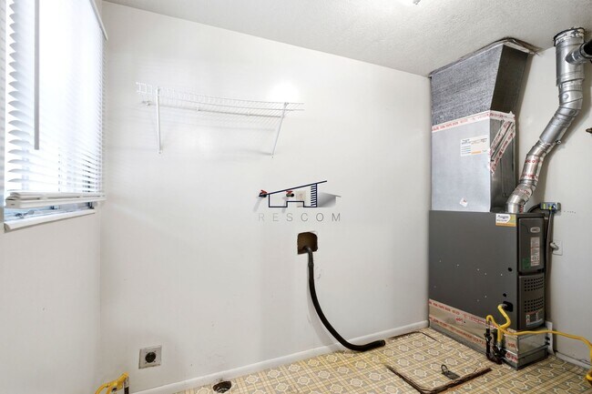 Building Photo - 4850 S Duplex