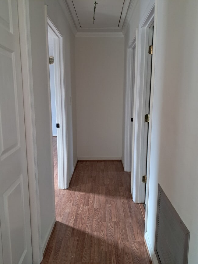 Building Photo - 114 Tomahawk Dr