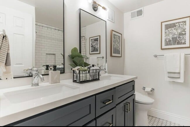 Building Photo - 4 Bedroom/ 3 Bathroom in Dublin!!